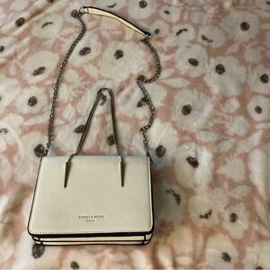 Chic White Chain-Strap Crossbody Bag with Silver Hardware